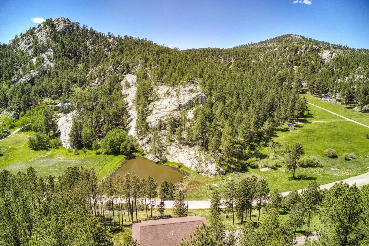 Eagle Pine Lodge Къстър Екстериор снимка